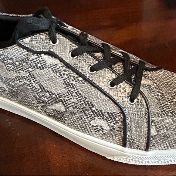 Mango sneakers by Nina. - Picture 8 of 10